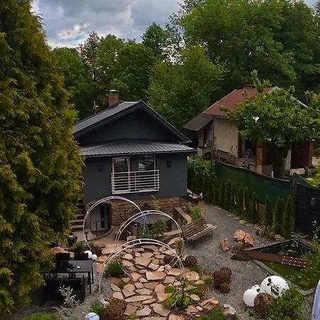 Semesterbostad Secret Garden Retreat - Pool & Hot Tub Drahobudice
