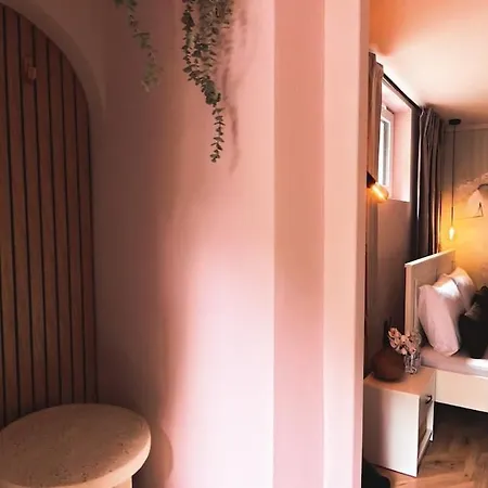Dom wakacyjny Secret Garden Retreat - Pool & Hot Tub *