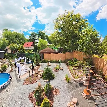Dom wakacyjny Secret Garden Retreat - Pool & Hot Tub *