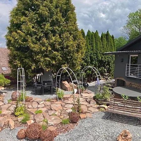 Dom wakacyjny Secret Garden Retreat - Pool & Hot Tub