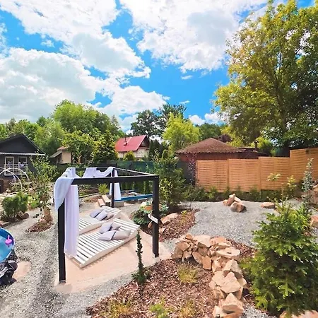 Secret Garden Retreat - Pool & Hot Tub * Drahobudice