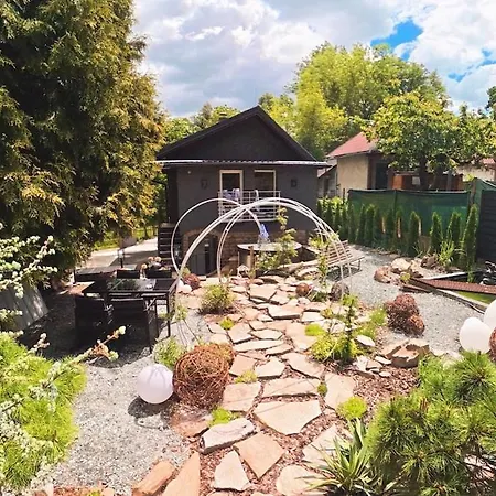 Secret Garden Retreat - Pool & Hot Tub Semesterbostad
