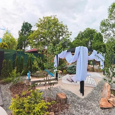 Dom wakacyjny Secret Garden Retreat - Pool & Hot Tub *