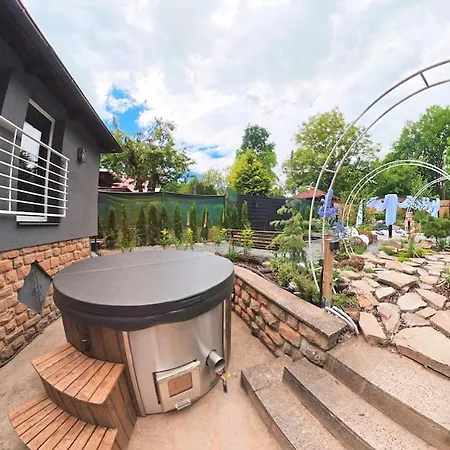 Secret Garden Retreat - Pool & Hot Tub Semesterbostad