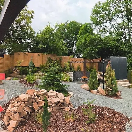 Dom wakacyjny Secret Garden Retreat - Pool & Hot Tub Drahobudice