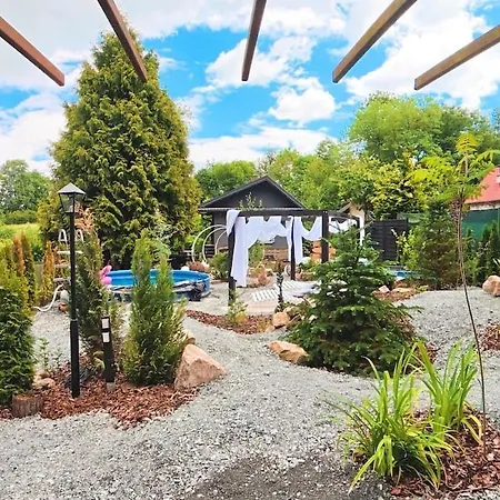 Secret Garden Retreat - Pool & Hot Tub Dom wakacyjny Drahobudice