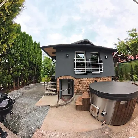 Dom wakacyjny Secret Garden Retreat - Pool & Hot Tub *